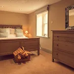 Spacious 2 bedroomed character apartment